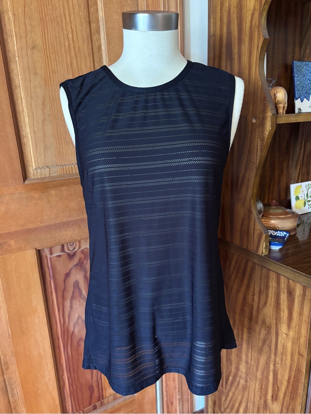 Zyia Women’s Black Sleeveless Athletic Tank Top M